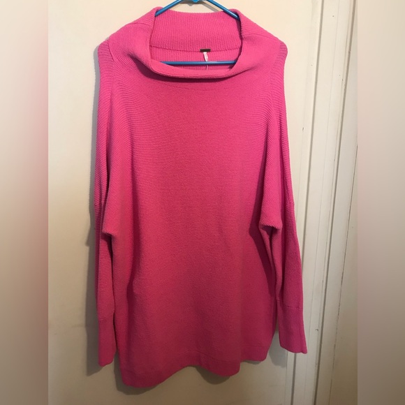 Free People Sweaters - 💖 Free People Barbie Pink Oversized Women's Sweater Size Small